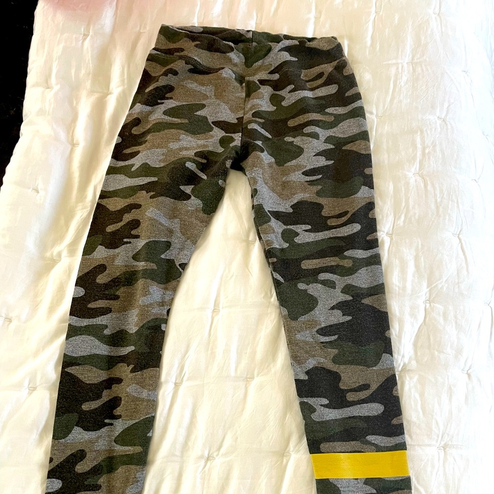 Sundry green camo leggings. Size 0